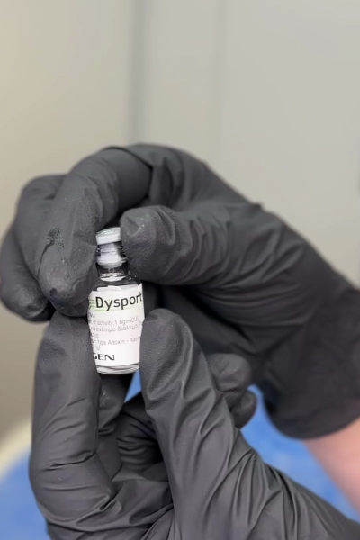 Margarita Moustaki_botox_bottle